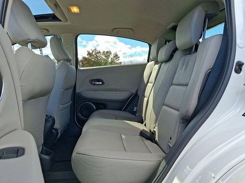Used 2019 Honda HR-V Touring image 10
