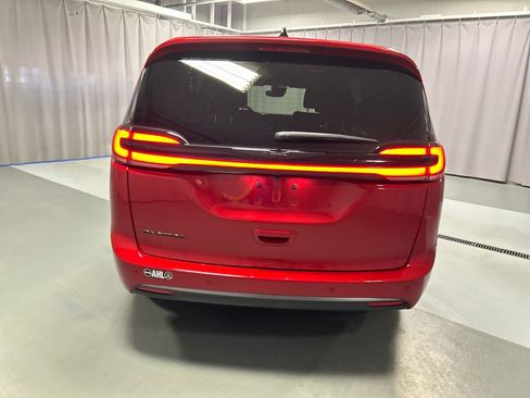 New 2026 Chrysler Pacifica Select image 6