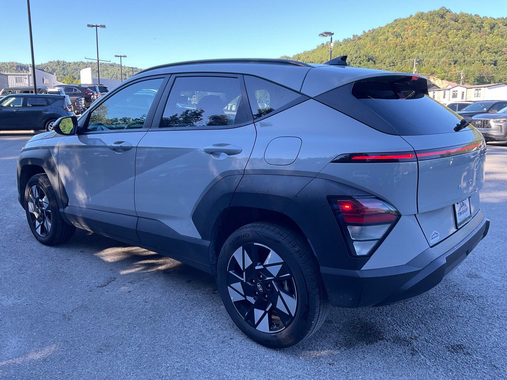 Used 2025 Hyundai Kona SEL AWD/4WD image 4