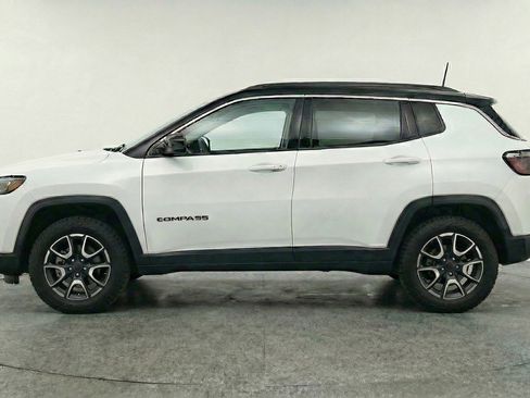 Used 2025 Jeep Compass Trailhawk AWD/4WD image 5