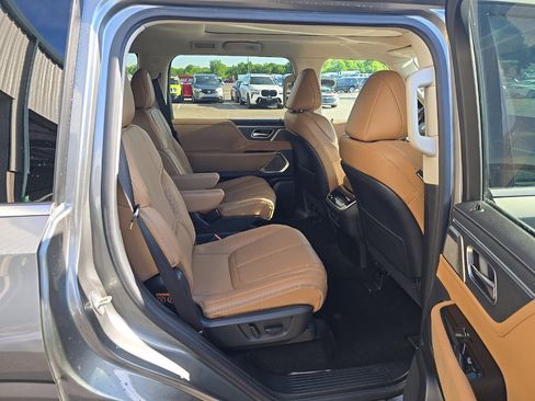 Used 2025 INFINITI QX80 Sensory AWD/4WD image 5