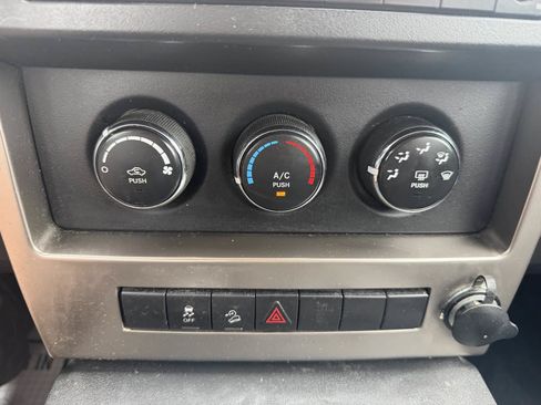 Used 2012 Jeep Liberty Sport AWD/4WD image 41