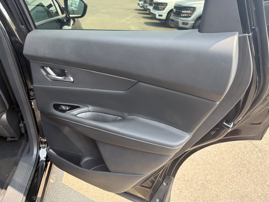 Used 2025 Nissan Murano SV AWD/4WD image 16