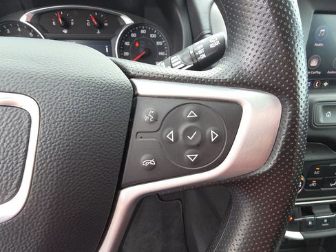 Used 2024 GMC Terrain SLE image 19