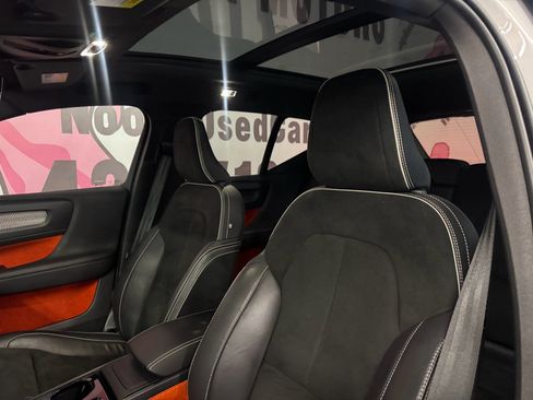 Used 2021 Volvo XC40 T5 R-Design image 19