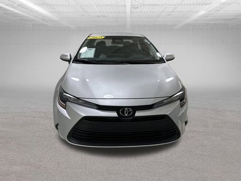 Used 2025 Toyota Corolla LE image 2