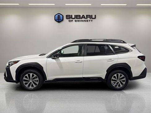 Used 2023 Subaru Outback Premium image 2
