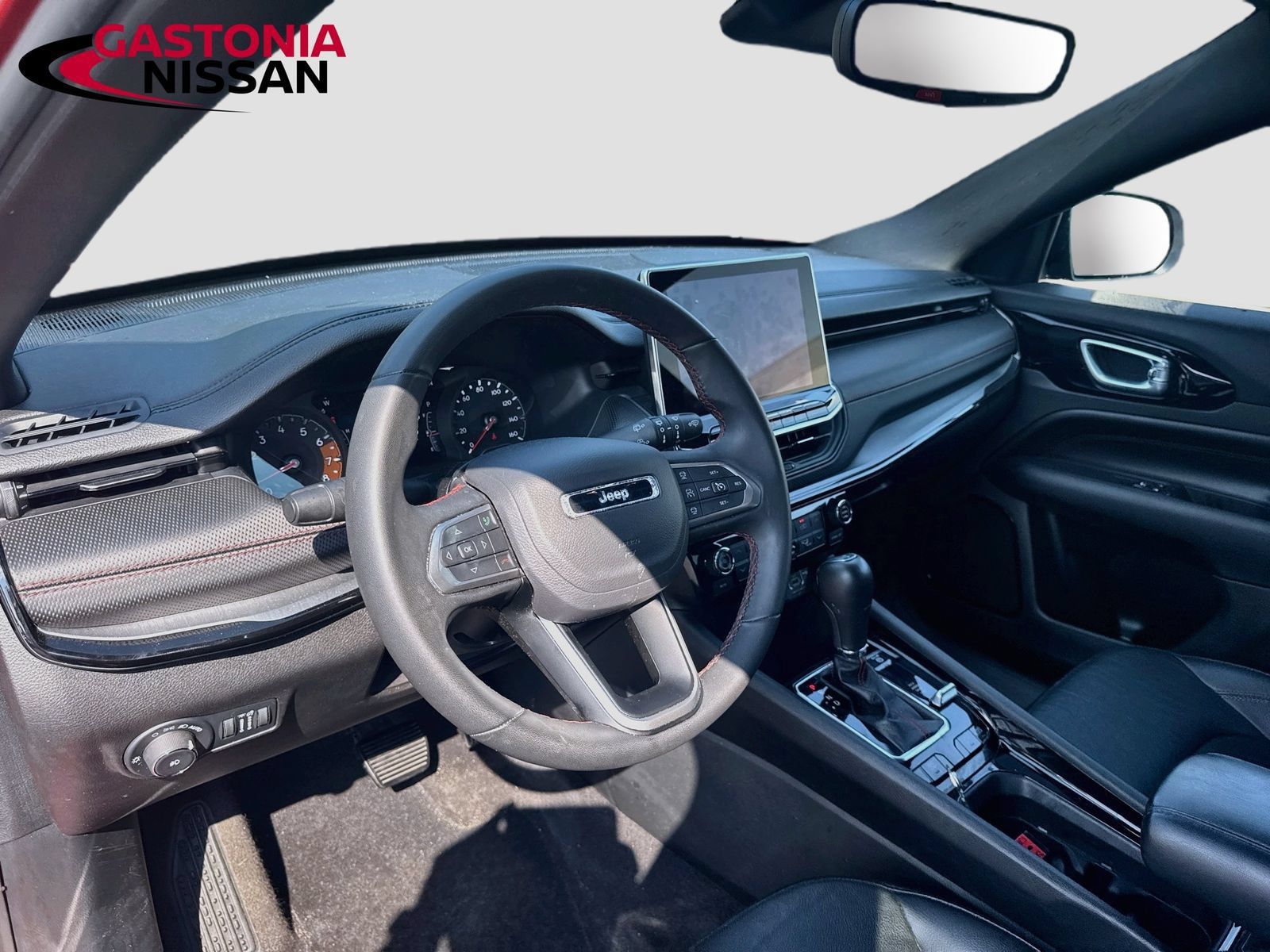 Used 2025 Jeep Compass Trailhawk AWD/4WD image 11