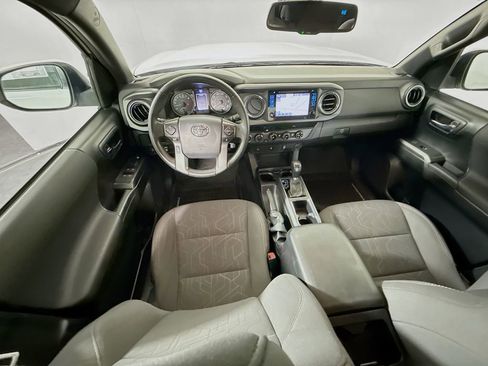 Used 2017 Toyota Tacoma TRD Off-Road w/ Tow Package (A/T) image 21