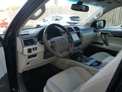 Used 2019 Lexus GX 460 image 19