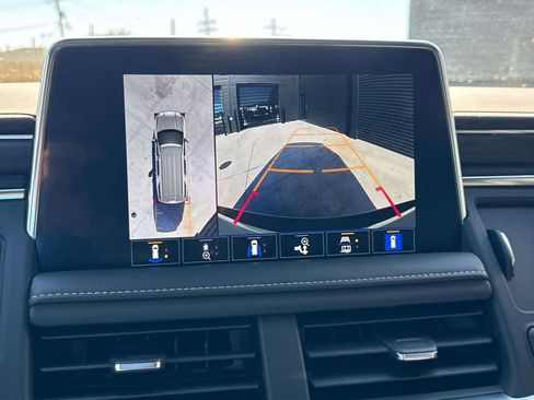 Used 2023 GMC Yukon SLT w/ SLT Premium Package image 26