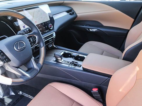 Used 2025 Lexus RX 350h w/ Convenience Package image 18