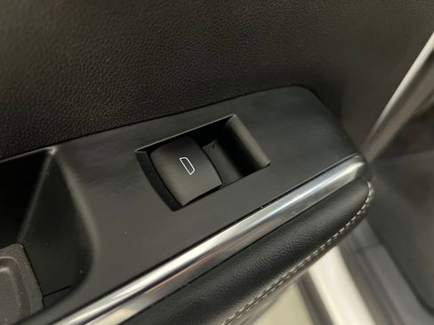 Used 2025 GMC Acadia Elevation image 19