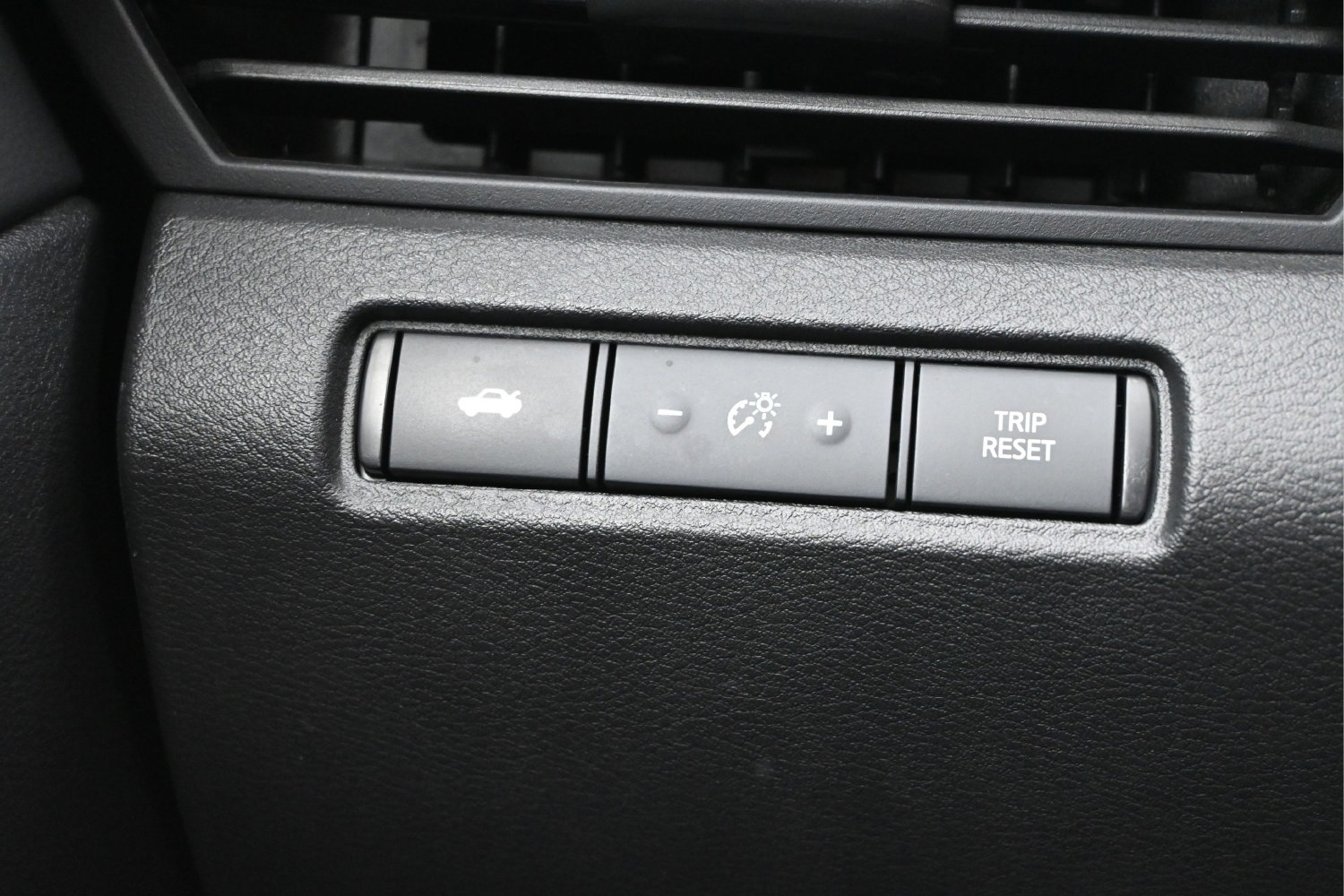Used 2025 Nissan Altima 2.5 SV FWD image 14