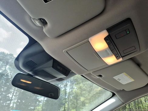 Used 2023 Nissan Rogue SV image 17