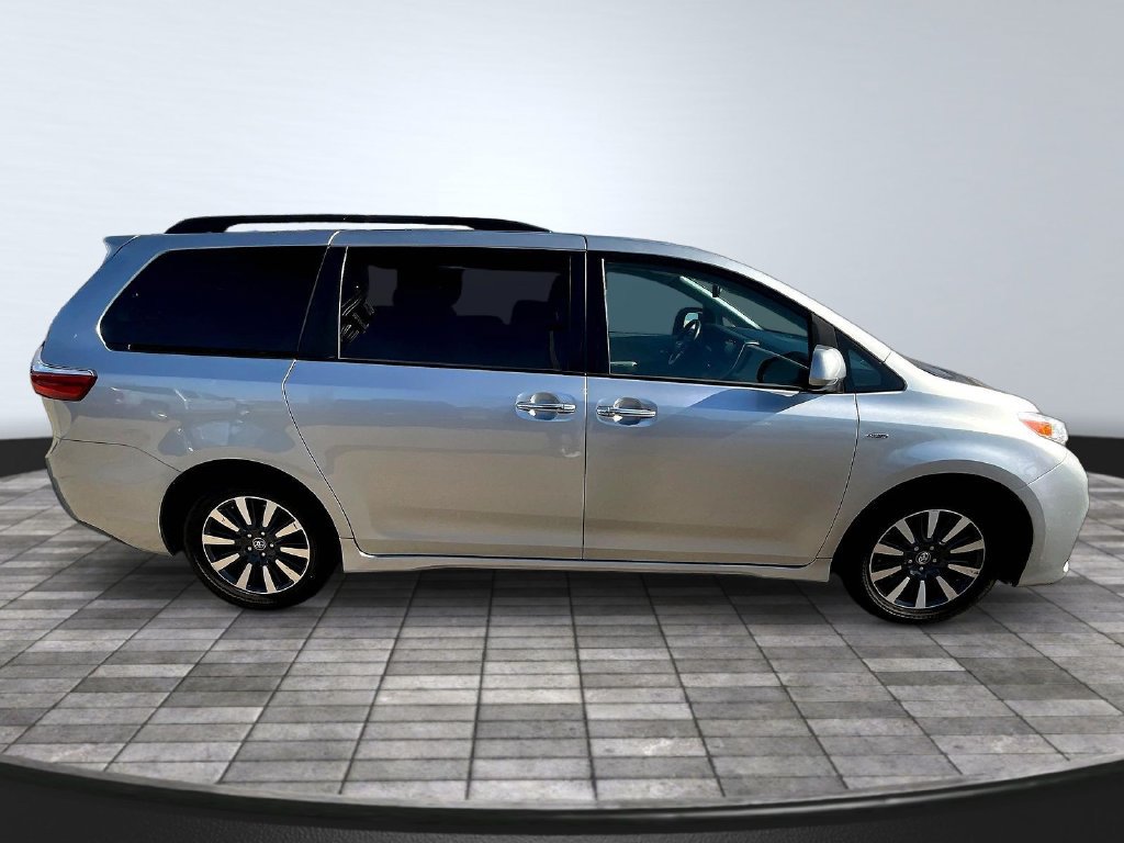 Used 2019 Toyota Sienna XLE Premium w/ Carpet Mat Package AWD/4WD image 8