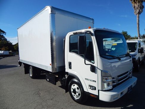 Used 2023 Isuzu NPR image 10