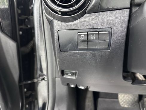 Used 2017 Toyota Yaris iA image 21