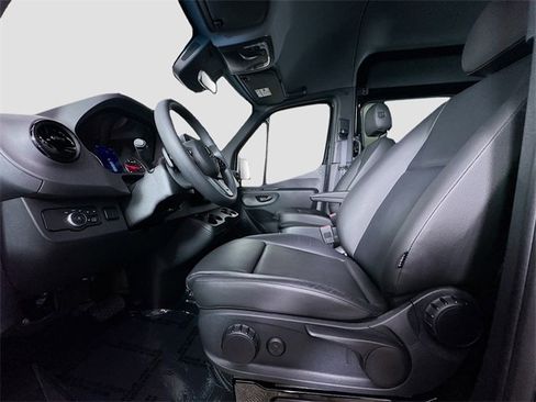 Used 2023 Mercedes-Benz Sprinter 2500 image 17
