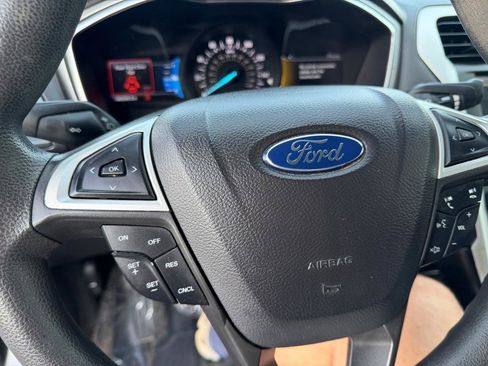 Used 2016 Ford Fusion SE FWD image 34