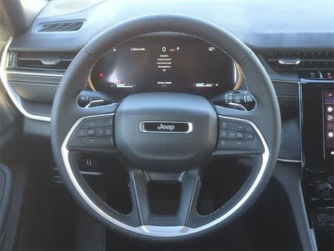 New 2025 Jeep Grand Cherokee Laredo image 22