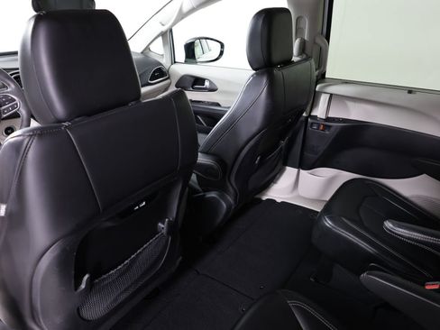 Used 2024 Chrysler Pacifica Touring-L FWD image 48