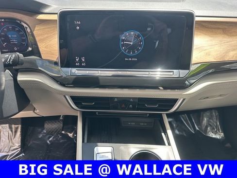 Certified 2025 Volkswagen Atlas SE FWD image 19