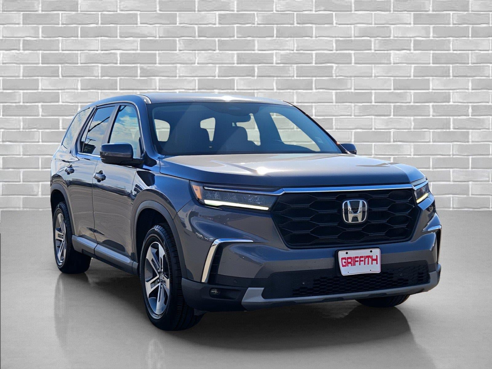 Used 2025 Honda Pilot EX-L image 3