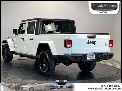 Used 2021 Jeep Gladiator Willys image 6