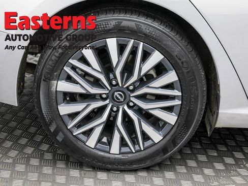 Used 2024 Nissan Altima 2.5 SV image 29