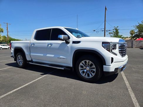 Used 2024 GMC Sierra 1500 Denali w/ Technology Package AWD/4WD image 1