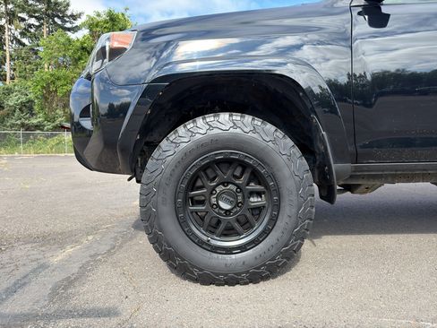 Used 2016 Toyota 4Runner SR5 AWD/4WD image 6