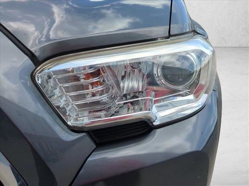 Used 2019 Toyota Tacoma SR5 RWD image 6