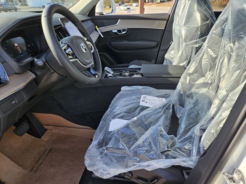 New 2026 Volvo XC90 B6 Plus w/ Protection Package Premier image 7