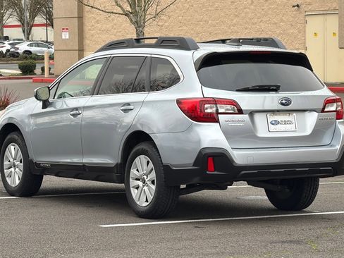 Used 2019 Subaru Outback 2.5i Premium image 6