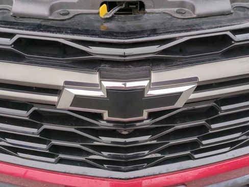 Used 2023 Chevrolet Traverse RS image 32