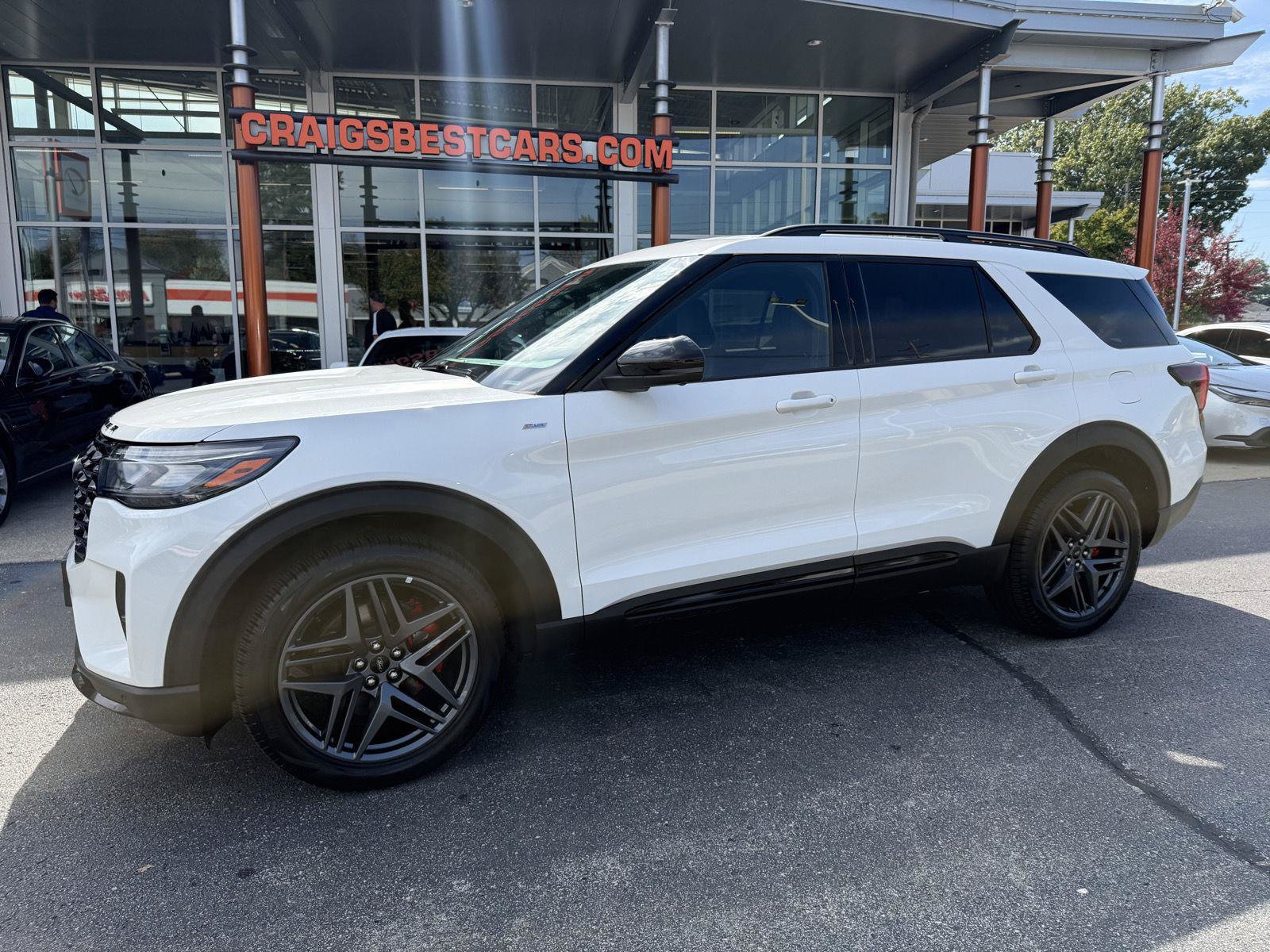 Used 2025 Ford Explorer ST-Line w/ ST-Line Street Pack AWD/4WD image 1
