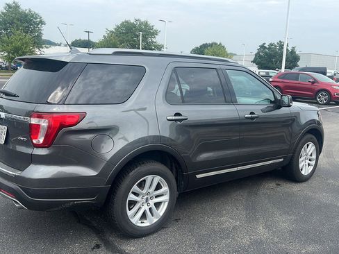 Used 2018 Ford Explorer XLT w/ Equipment Group 202A AWD/4WD image 5