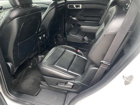 Used 2020 Ford Explorer XLT w/ Equipment Group 202A image 11