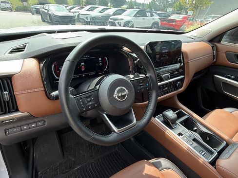 Used 2025 Nissan Pathfinder Platinum w/ Cargo Package FWD image 28