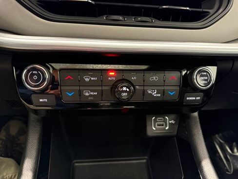 Used 2024 Jeep Compass Limited w/ Elite Group AWD/4WD image 35