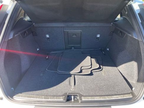 Used 2022 Volvo XC40 T5 Inscription w/ Climate Package image 16