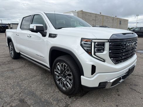 Used 2024 GMC Sierra 1500 Denali Ultimate AWD/4WD image 4