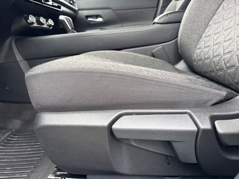 Used 2025 Nissan Kicks SV w/ Illumination Package image 12