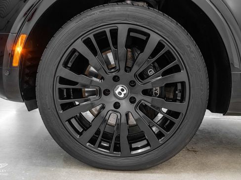 Used 2017 Bentley Bentayga AWD/4WD image 6