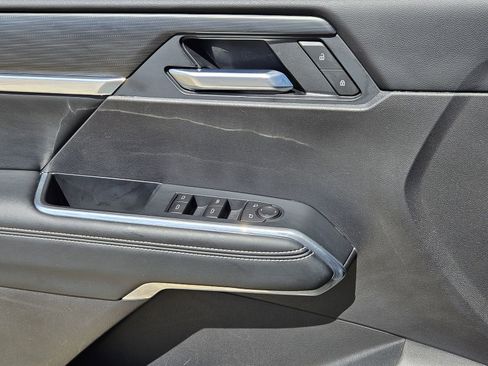 Used 2025 GMC Acadia Elevation image 30