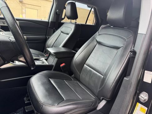 Used 2021 Ford Explorer Limited w/ Equipment Group 301A AWD/4WD image 25