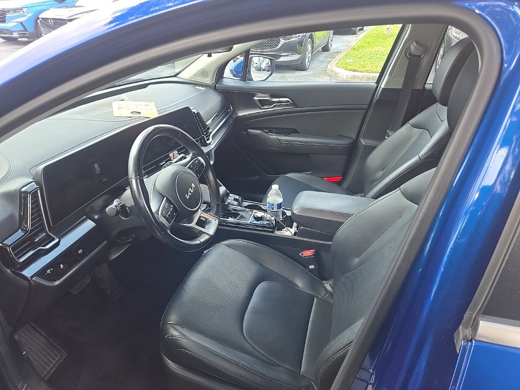 Used 2025 Kia Sportage EX FWD image 3