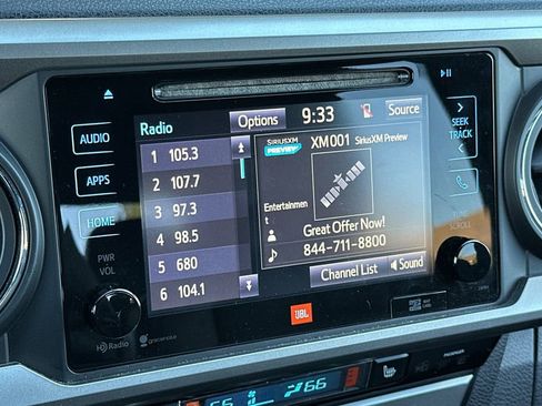 Used 2016 Toyota Tacoma Limited w/ Towing Package image 15