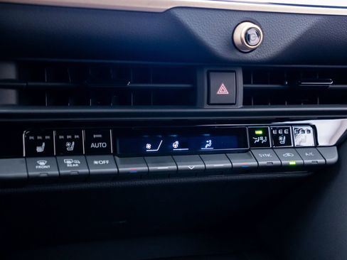 Used 2025 Toyota Crown AWD/4WD image 24